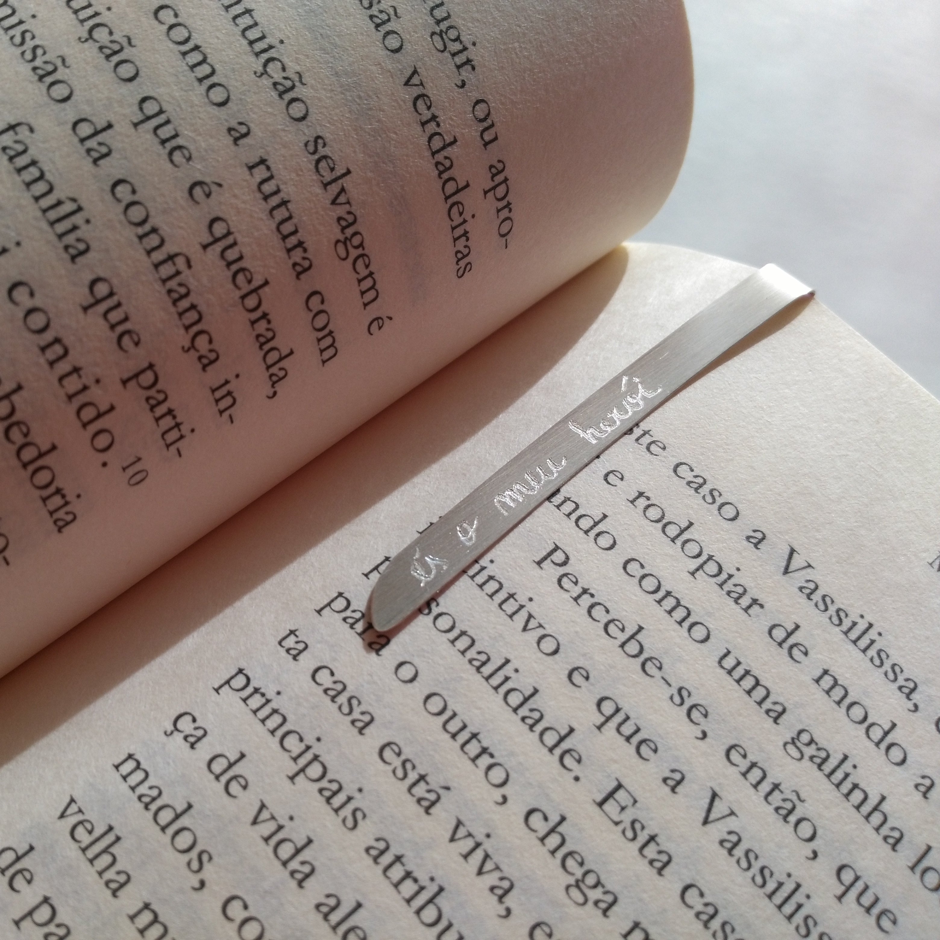 Still book marker - Manual engraving